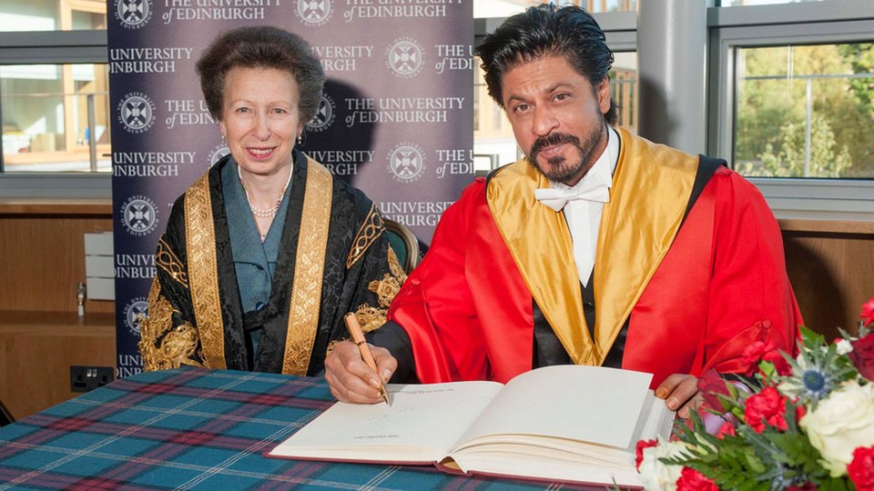 srkreceiveshonorarydoctoratefromedinburghuniversity